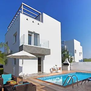 https://villa-ariella.hotelsatayianapa.com