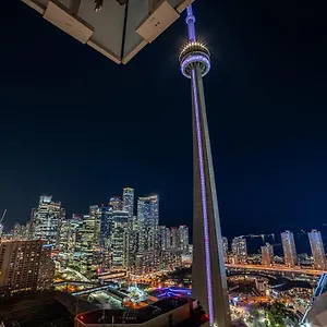 Apartment Designer W/ Cn Tower View & Parking, Toronto